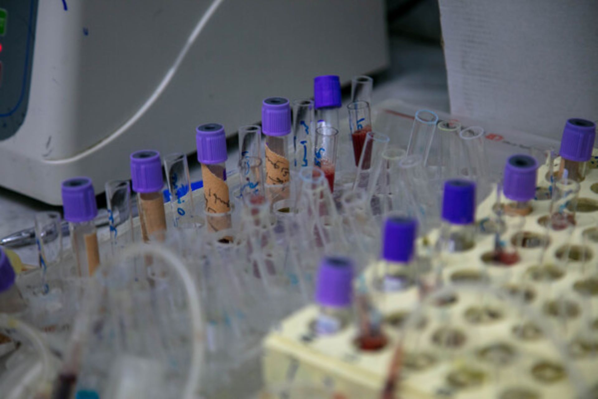 Vials with violet color vovers